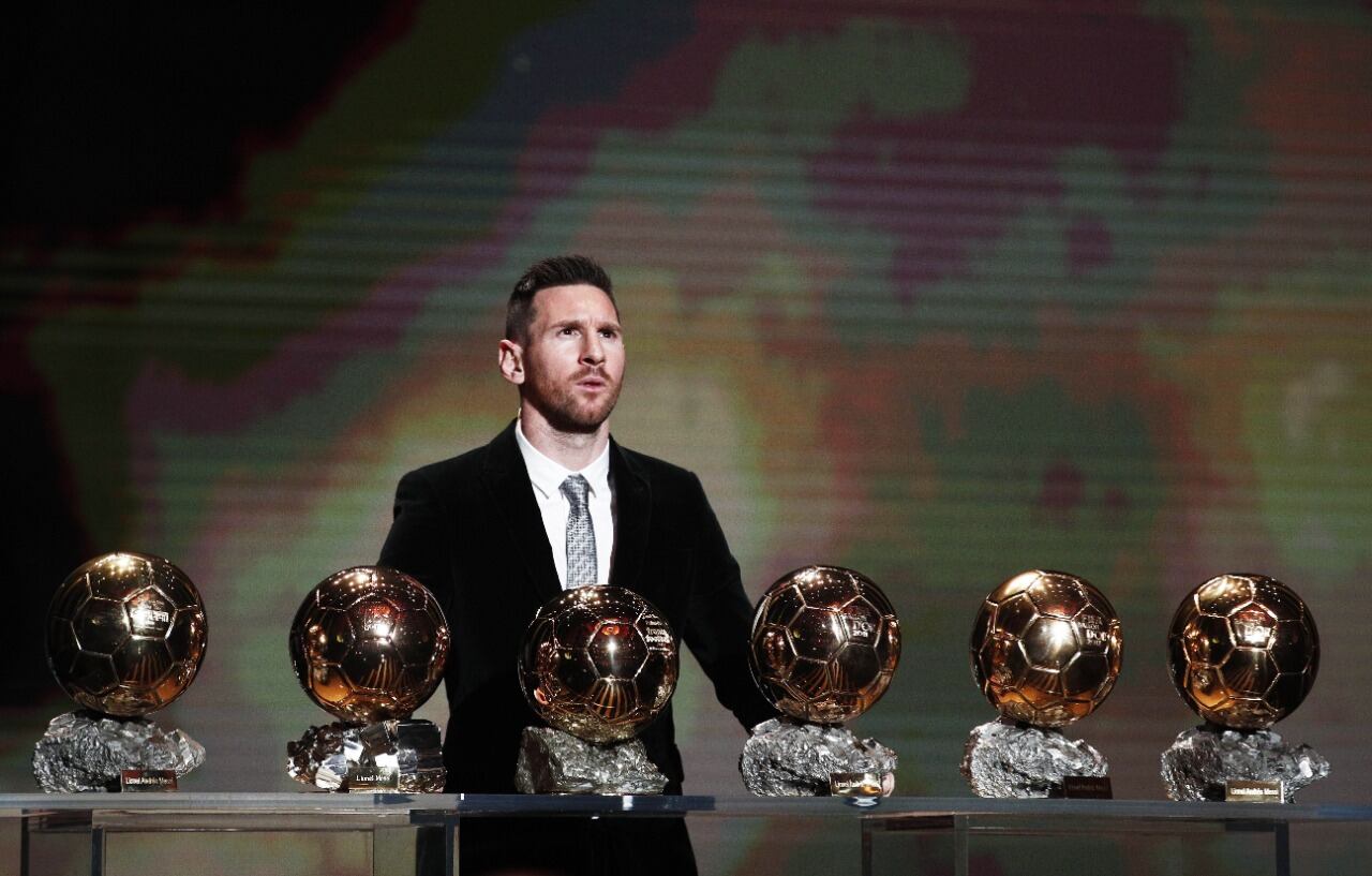 Messi y sus seis Balones. Tiene espacio para uno más