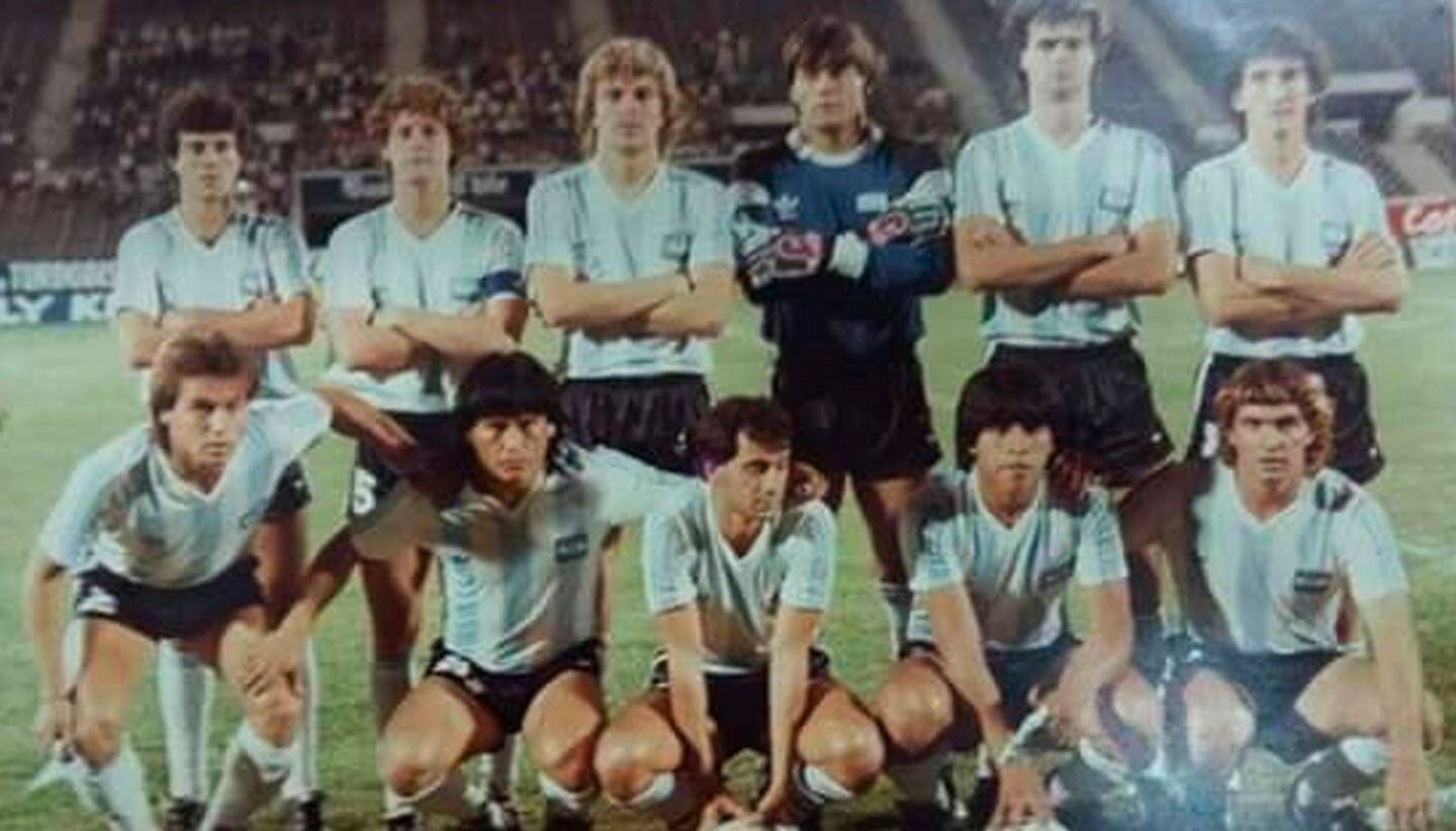 El Coya Gutiérrez, segundo abajo desde la izquierda.