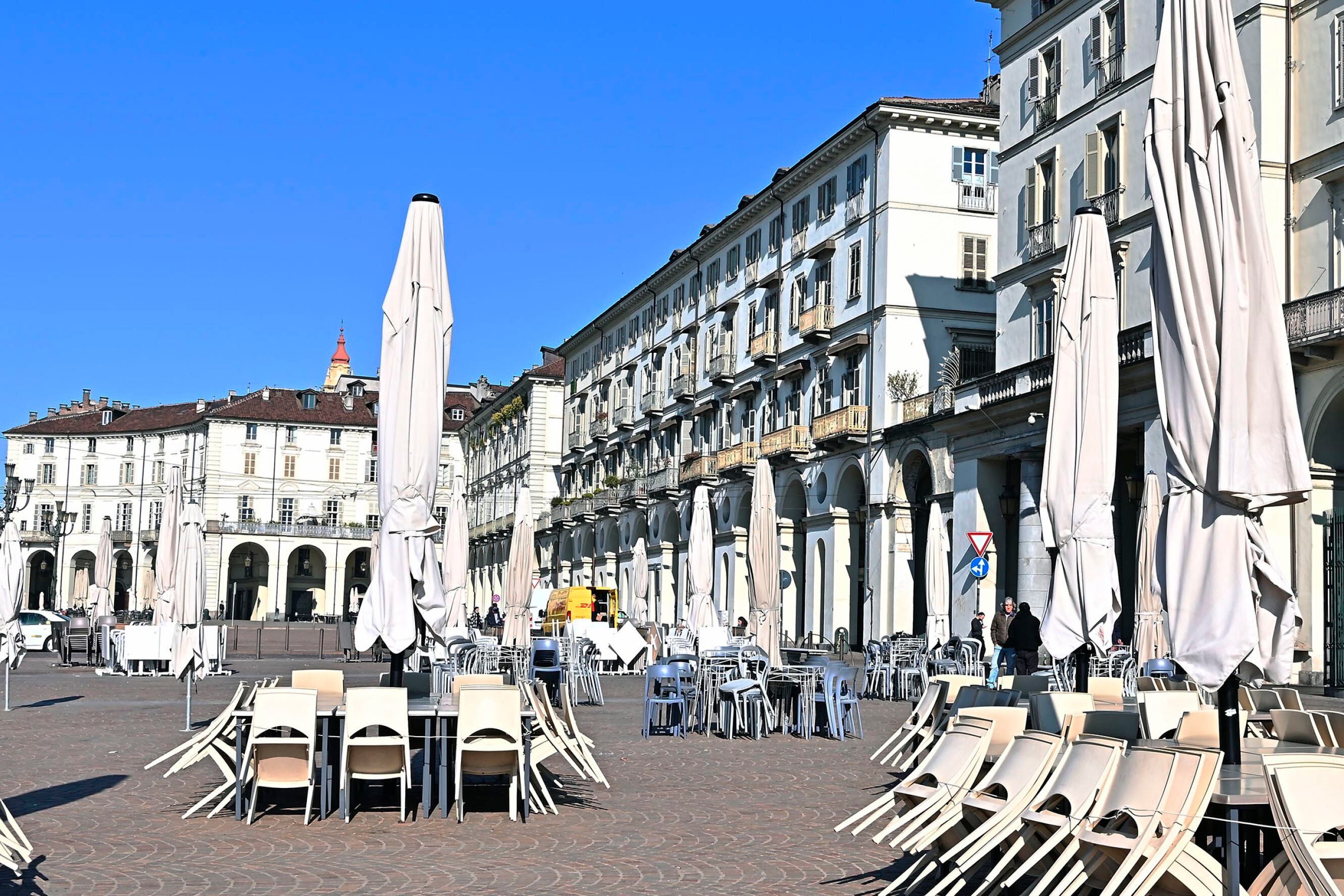 Draghi decretó el cierre de restaurantes, negocios y escuelas según la gravedad de la situación en cada región. 