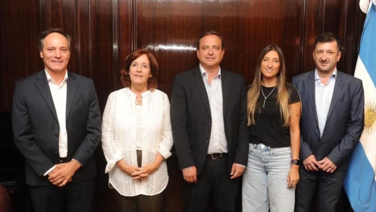 El nuevo espacio, quedó conformado por los cuatro legisladores disidentes a quienes se les sumó la cordobesa, Alejandra Vigo, esposa del gobernador de la provincia mediterránea.