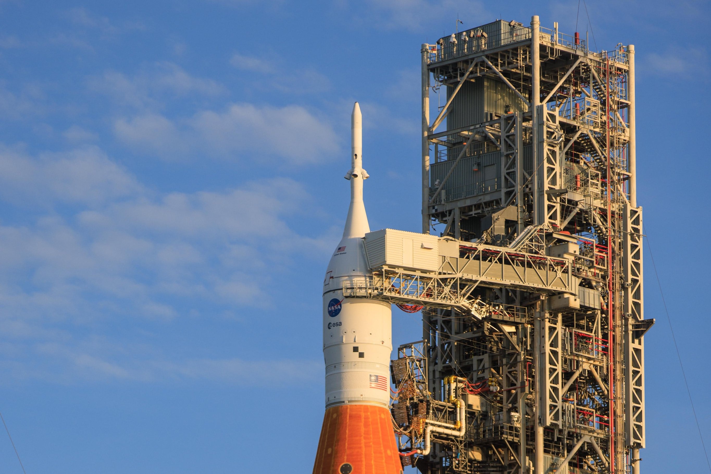 Los hoteles de la costa están llenos desde hace varias semanas y los lugares de estacionamiento cerca de los mejores miradores son limitados. (Foto: NASA)