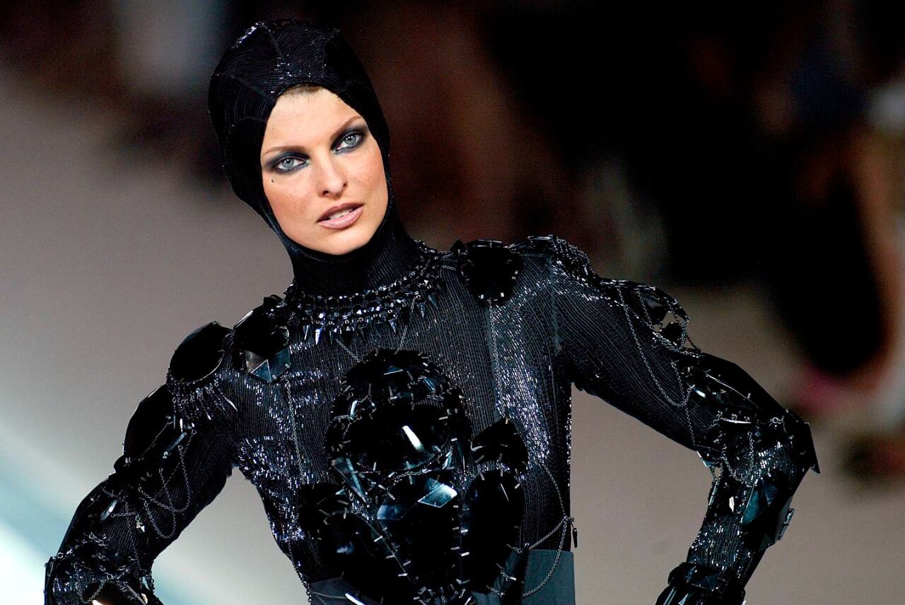 Tiempo atrás, Linda Evangelista en la pasarela.