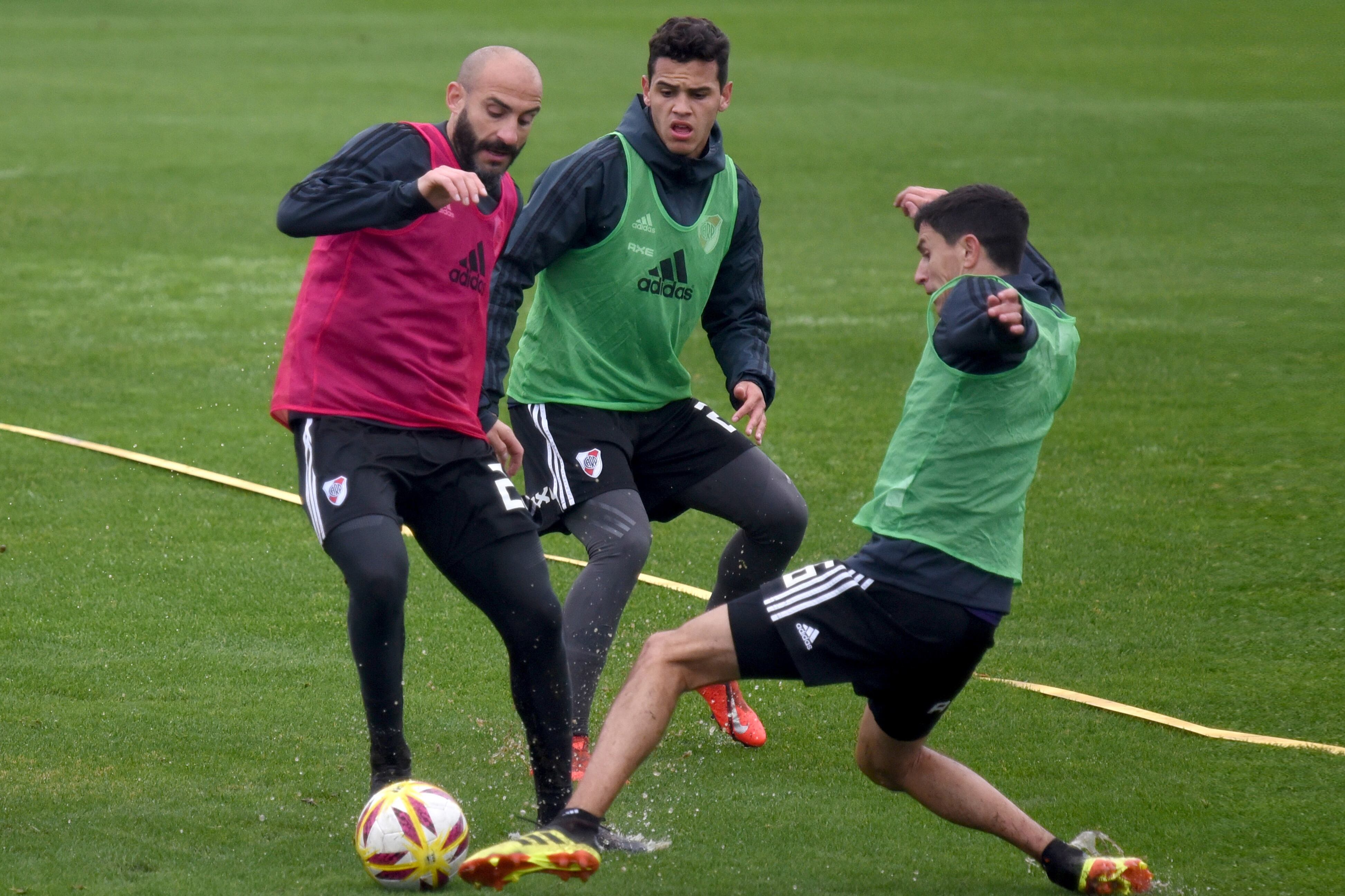 Pinola trata de superar la marca de Ignacio Fernández en la tarde de ayer.