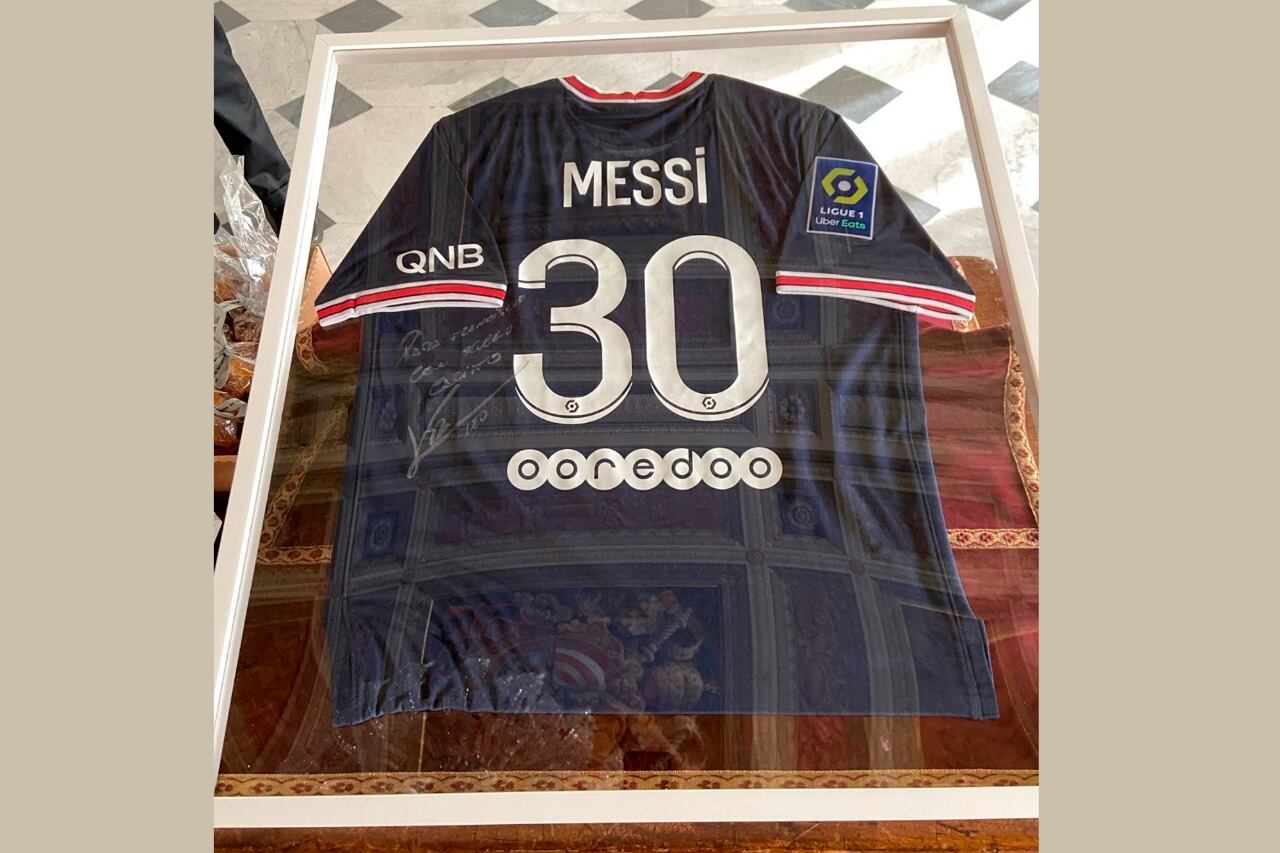 La camiseta autografiada que Messi le regaló a Francisco
