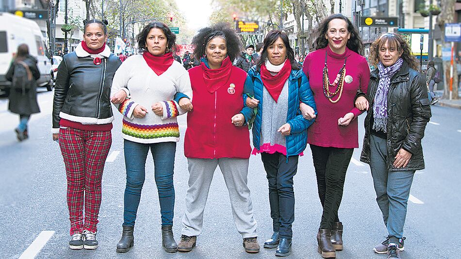Laura Omega, María Pomacusi, Sandra Chagas, irma Caupan Perriot, Paula Arrigada y Yanette Ledesma.