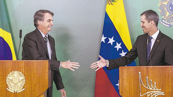 El mandatario Jair Bolsonaro dio su respaldo a Juan Guaidó, quien hoy viaja a Paraguay.