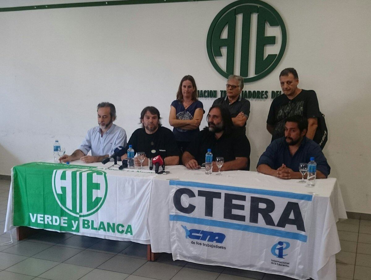 Los gremios planean instalar una carpa frente al Palacio Sarmiento.