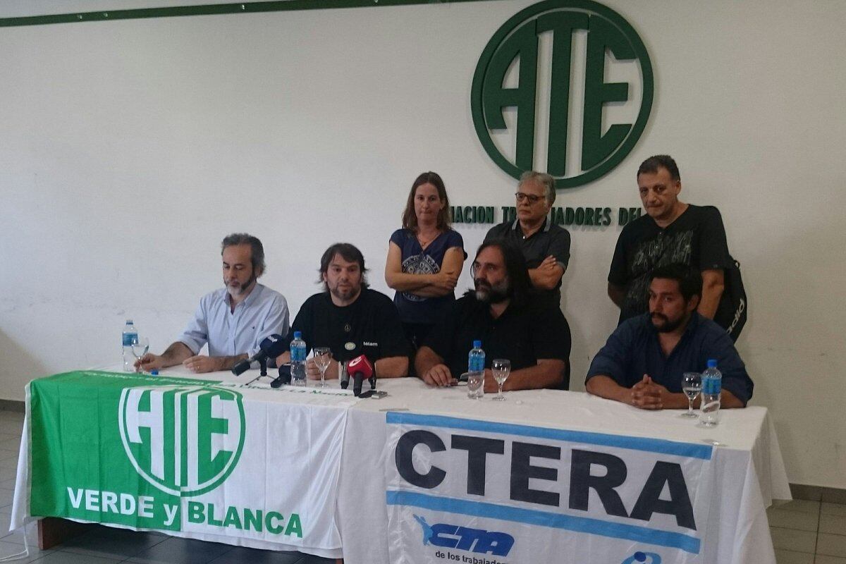 Los gremios planean instalar una carpa frente al Palacio Sarmiento.