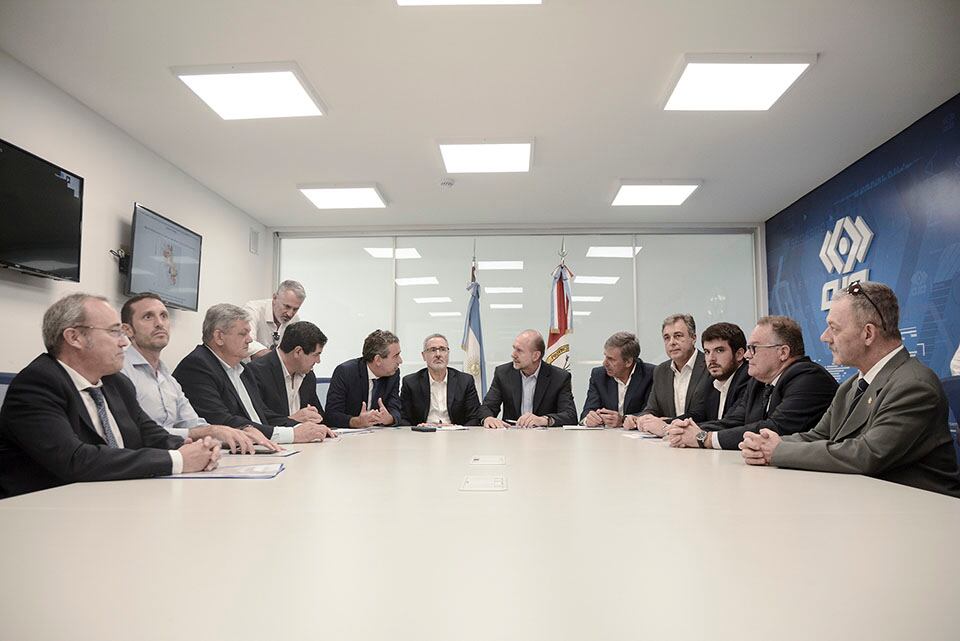 Perotti firmó convenios de adhesión institucional con intendentes. 