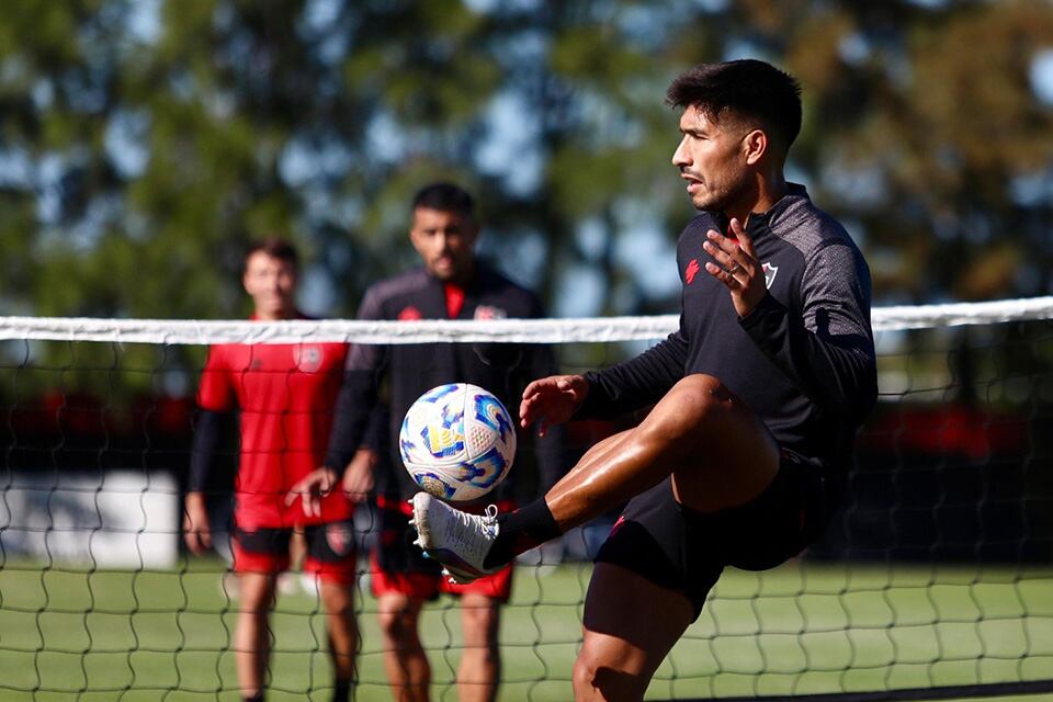 Luciano Lollo vuelve a la defensa rojinegra.