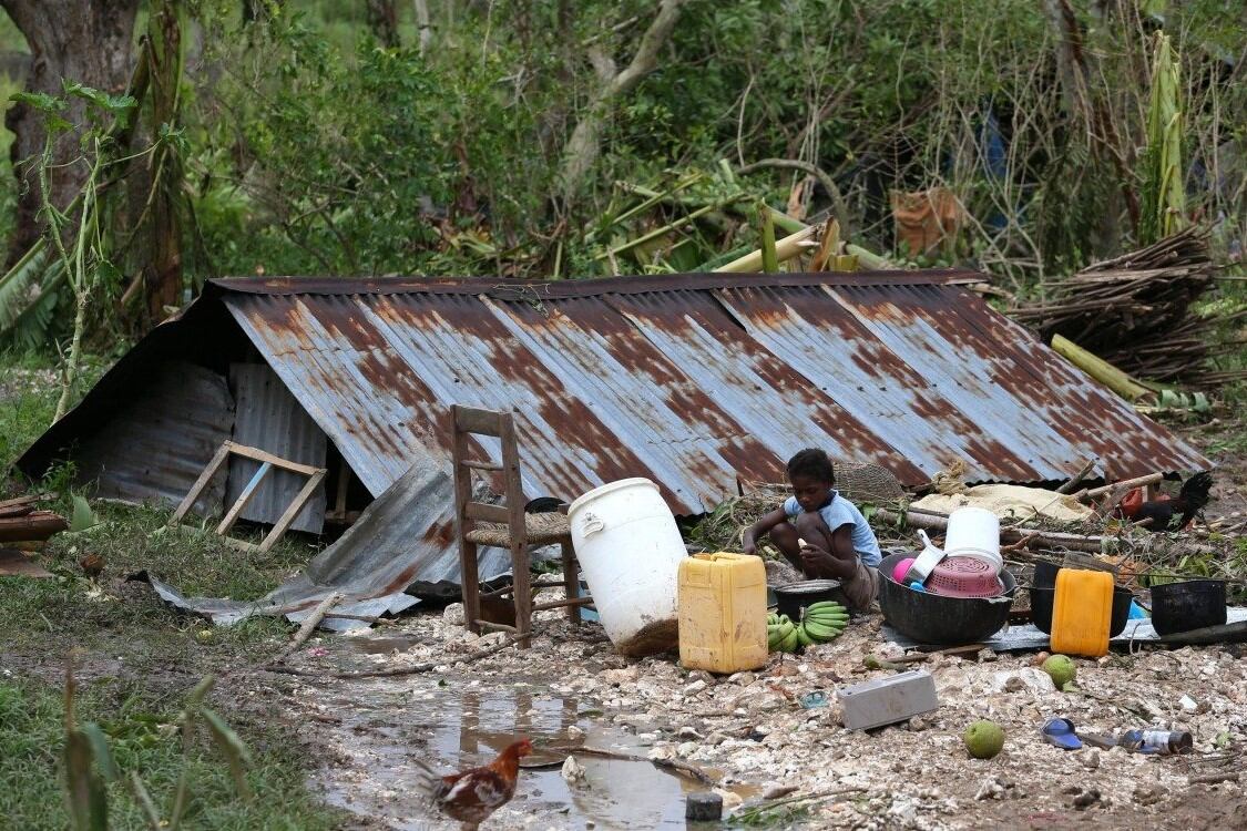 Haití sufrió una epidemia de cólera meses después de producirse el terremoto de 2010, enfermedad importada por los cascos azules de Nepal que formaron parte de la Misión de Estabilización de las Naciones Unidas.