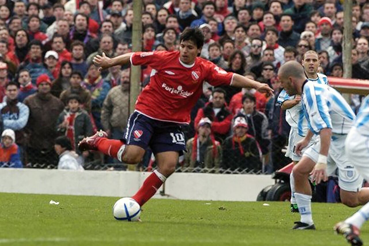 El Kun Agüero con Independiente, frenta a Racing en el clásico de Avellaneda.