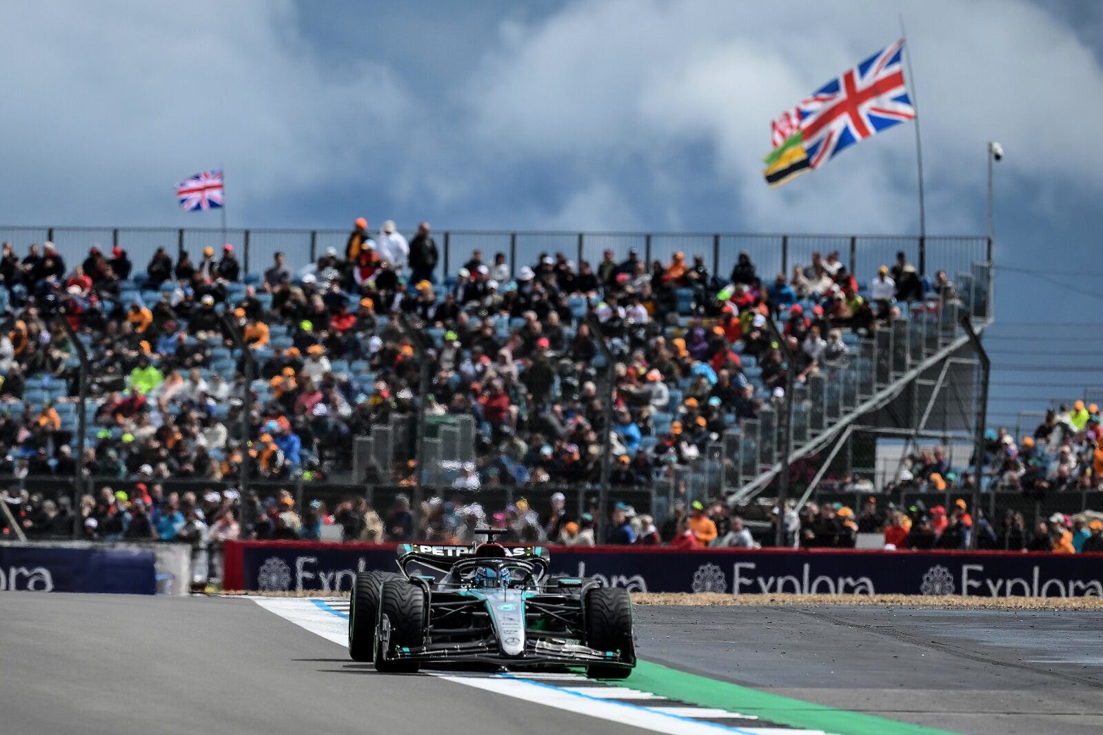 Russell hizo la pole después de ganar la última carrera en Austria