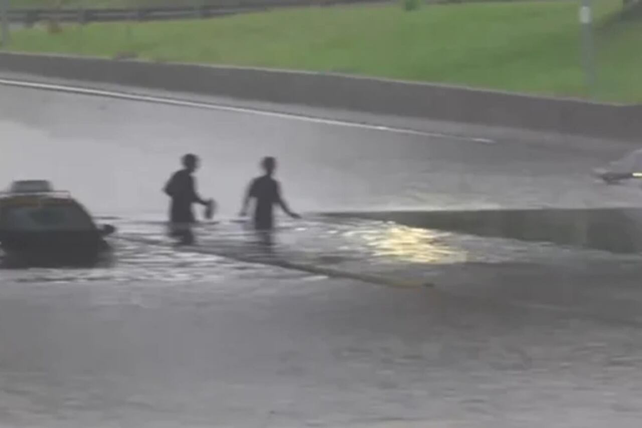 La General Paz, intransitable por la tormenta.