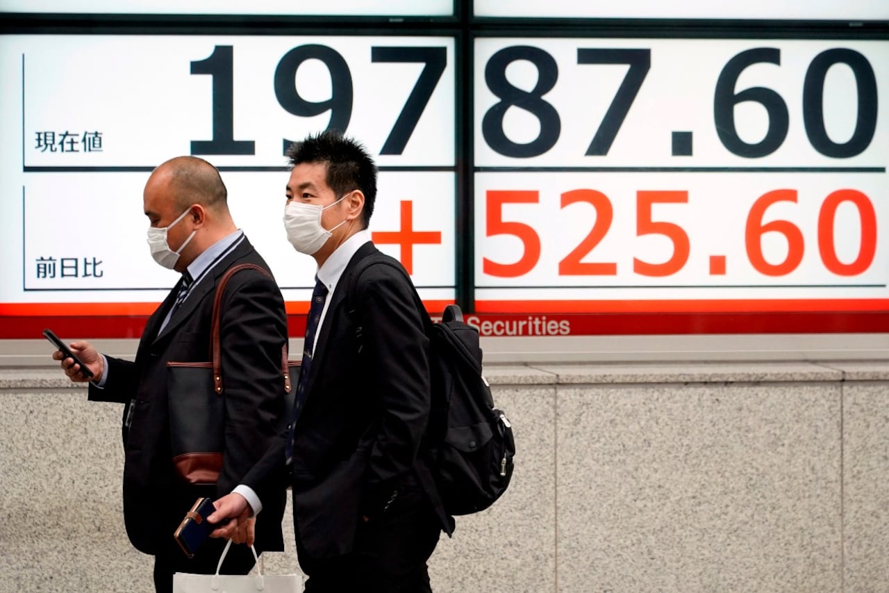 La primera emisión de bonos Samurai en yenes fue en diciembre de 1999 por elequivalente a unos 3000 millones de dólares.