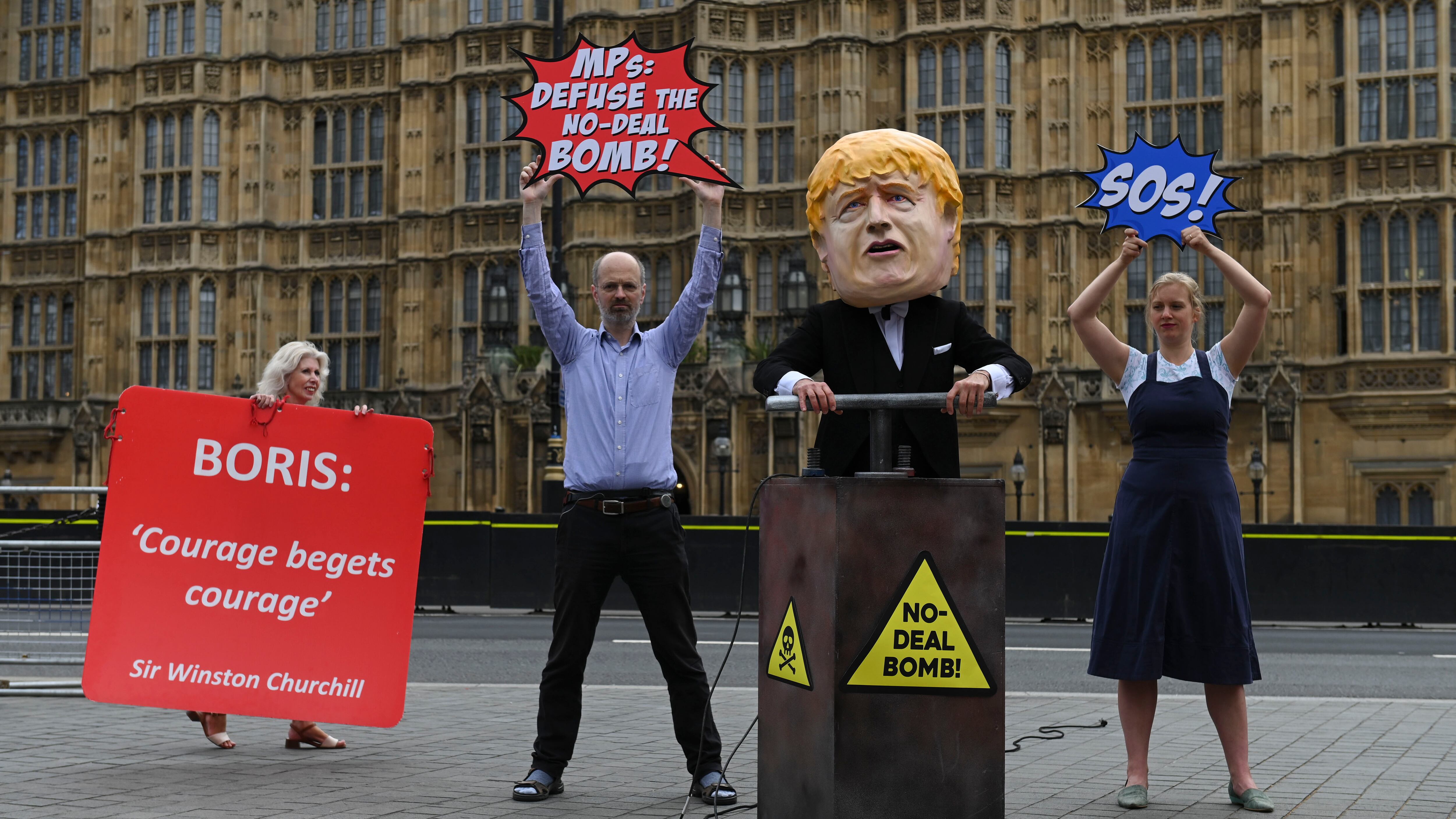 Manifestantes en Londres llaman a "desactivar la bomba del Brexit duro"