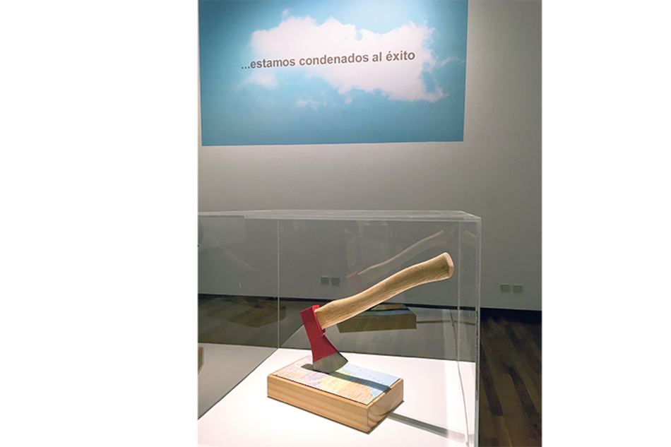 Obras de Horacio Zabala y, al fondo, de Antoni Muntadas.