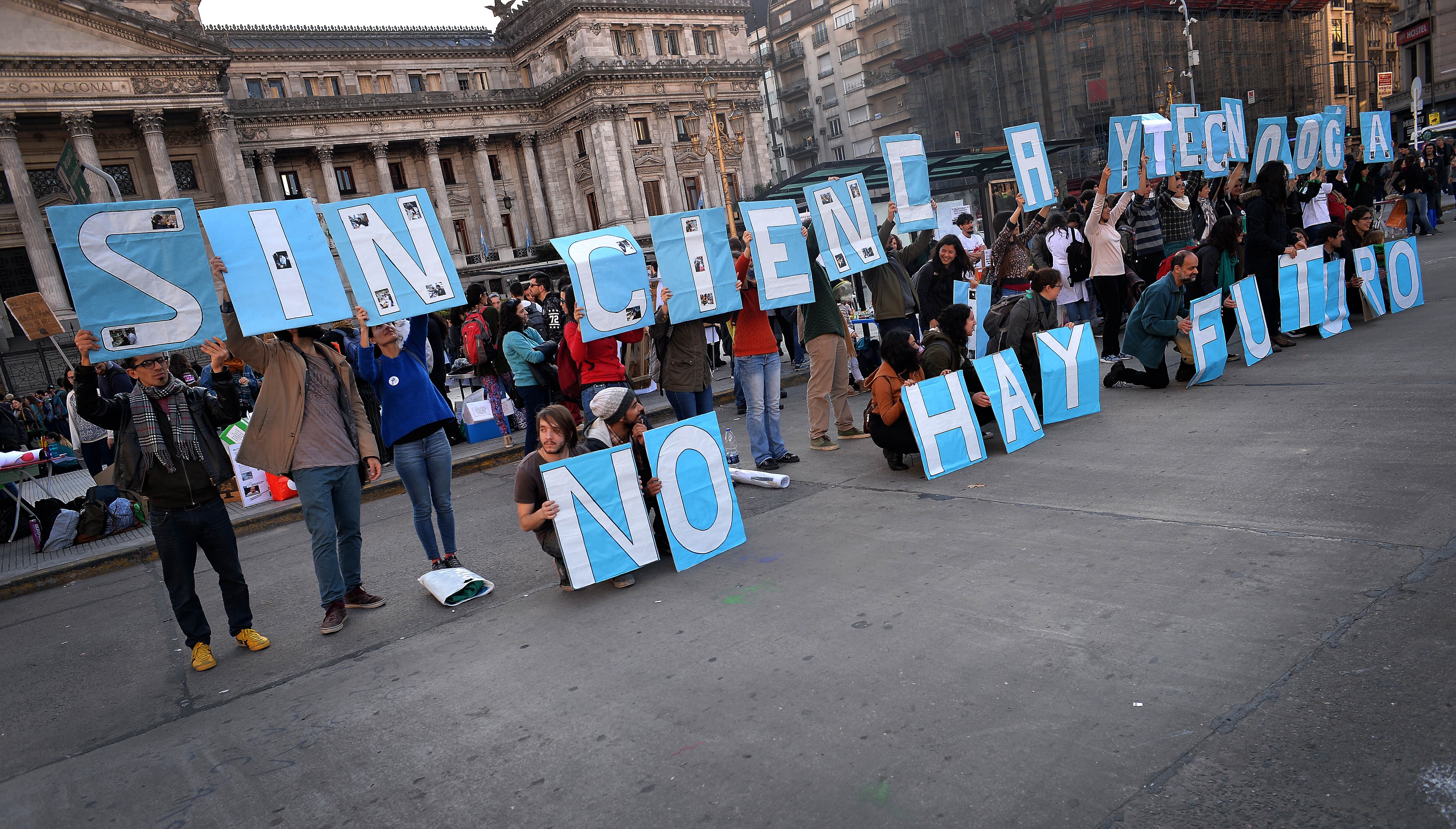 EL ministerio que conduce Lino Barañao informó el fin de los proyectos bilaterales de forma abrupta.