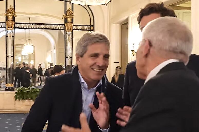 "Toto", con empresarios en el cóctel del Palacio Bosch