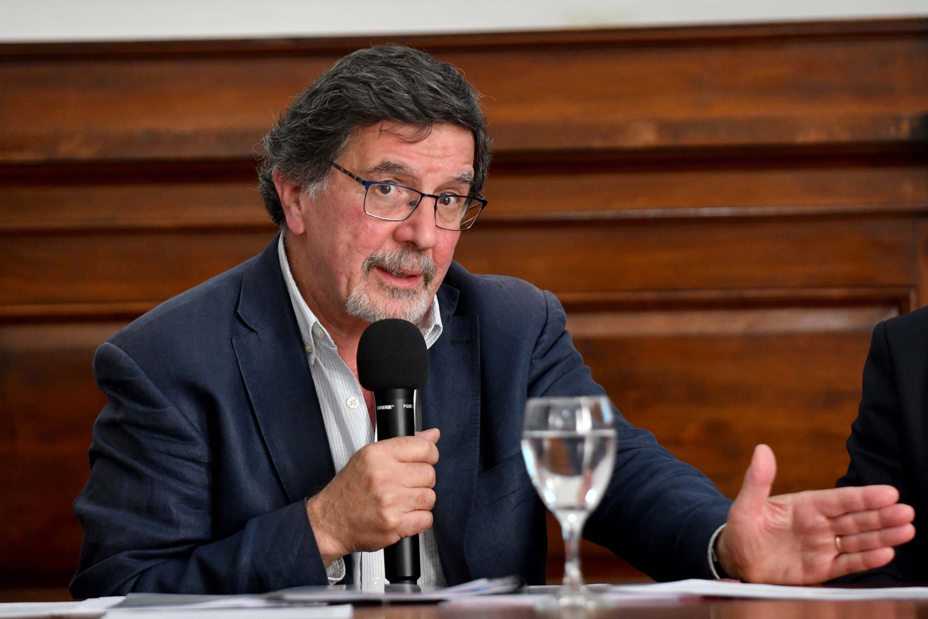 Sileoni dijo que hay topes en las cuotas "para defender el bolsillo de las familias”.