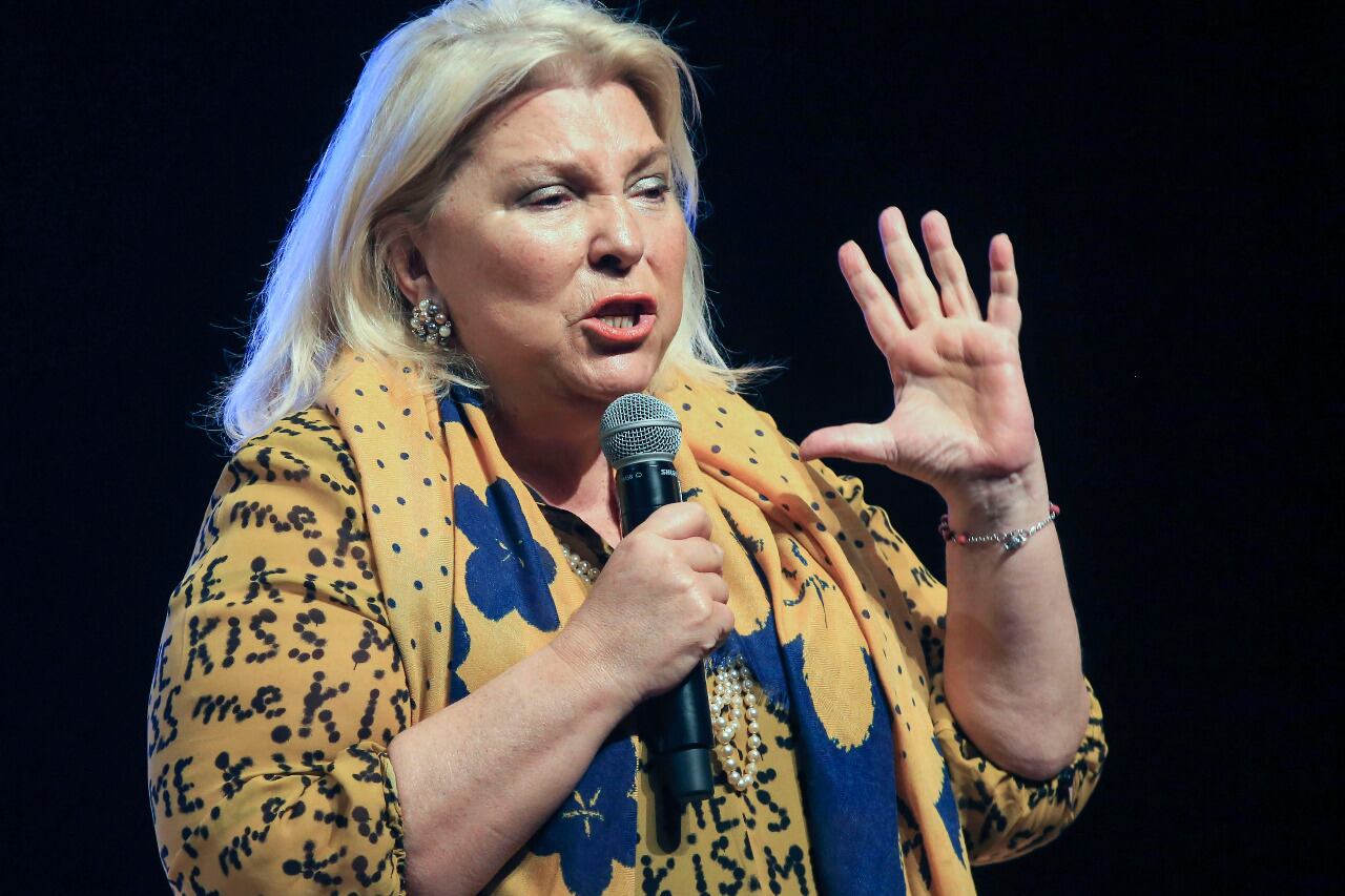 "Es como un soldado de Hitler porque no tiene conciencia, sino fanatismo y obediencia", dijo Carrió.