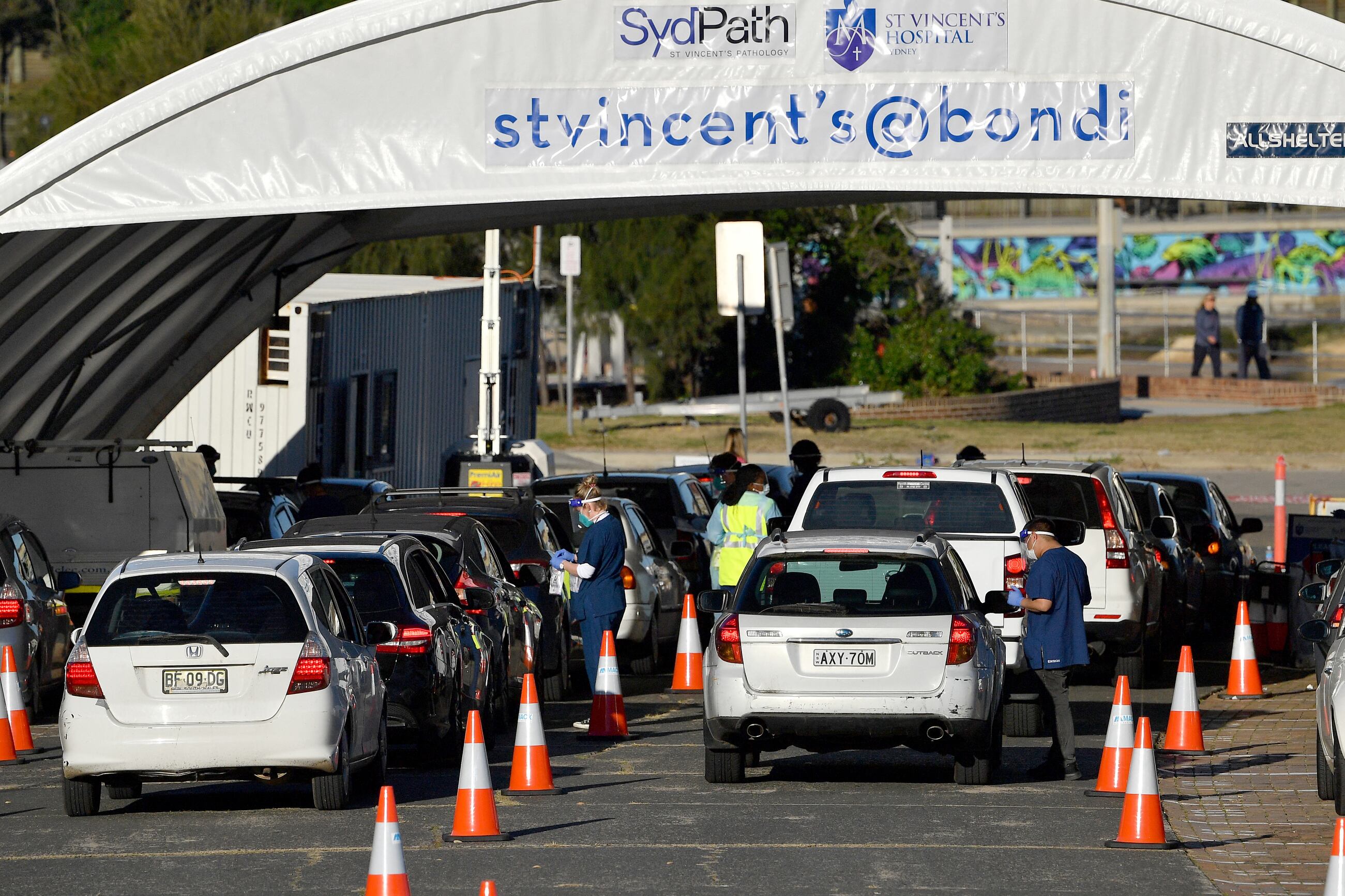 Testeos ambulantes para el coronavirusen BondiBeach, Melbourne, Australia.