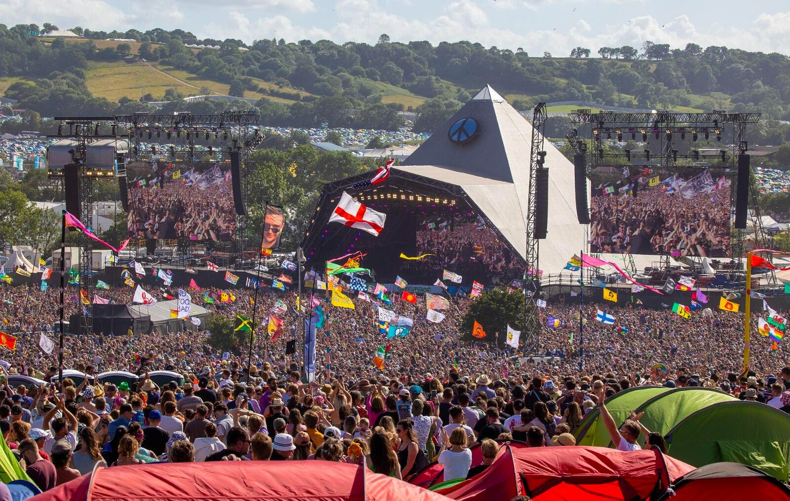 El Pyramid Stage, principal tablado del festival de Glastonbury.