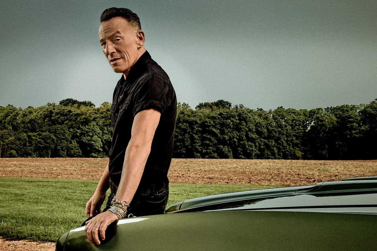 Bruce Springsteen sacó un disco solista, sin el apoyo de la E Street Band. 