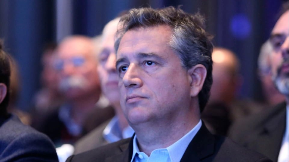 "Vamos a estar en la puerta (de Casa Nueva) hasta que se vaya el último de los ocupantes", amenazó por Twitter el ex ministro.