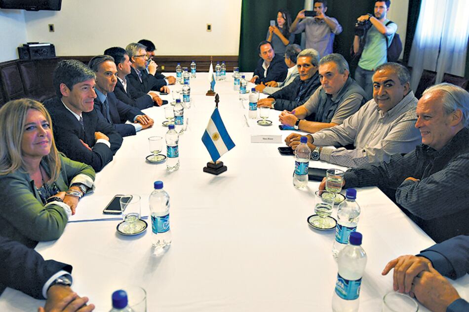 La reunión la solicitó la cúpula de la CGT y se realizó en el despacho de Miguel Angel Pichetto.