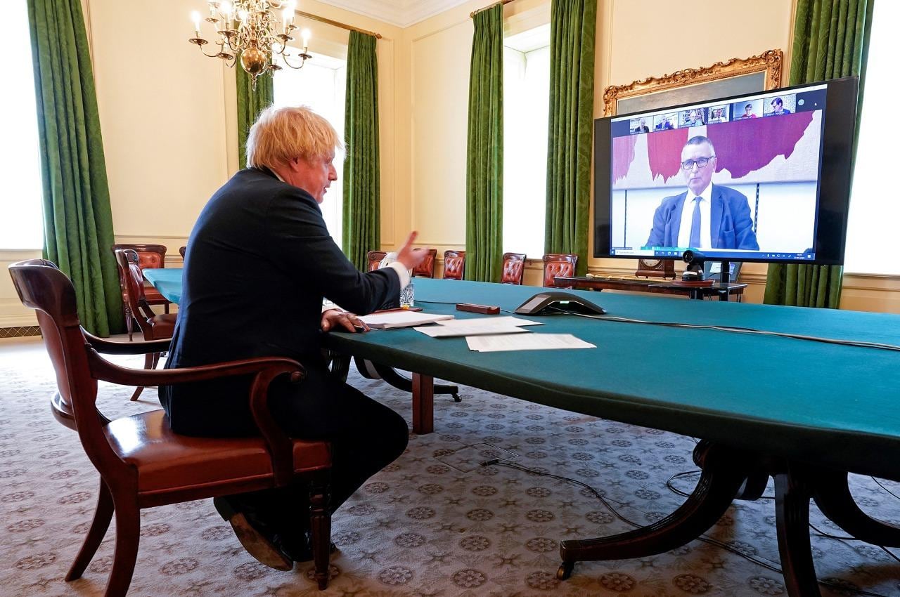 Boris Johnson comparece ante una comisión del Parlamento via teleconferencia.