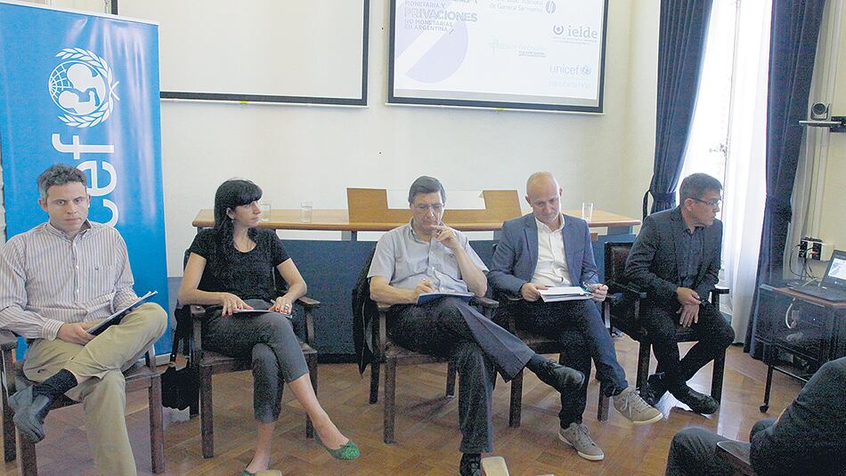 Los especialistas que participaron del informe advirtieron por el agravamiento de la crisis social.