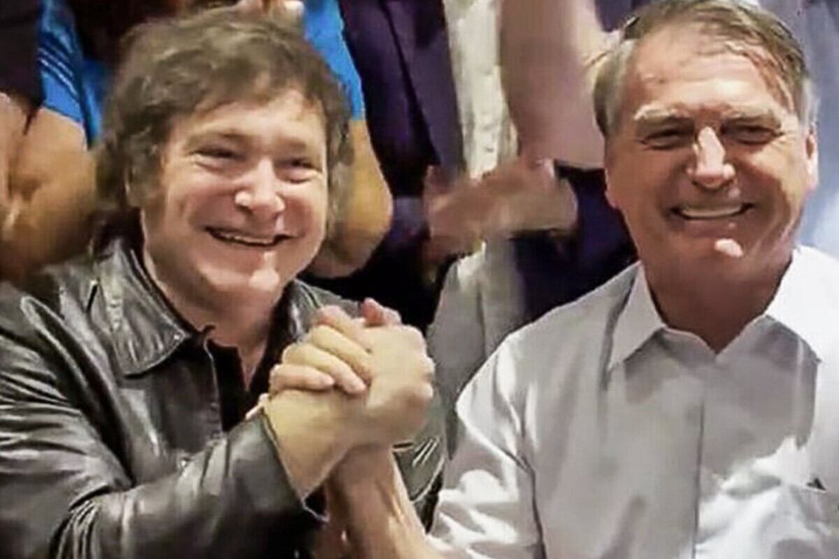 El ex presidente de Brasil Jair Bolsonaro, recibe este domingo la visita de Javier Milei..