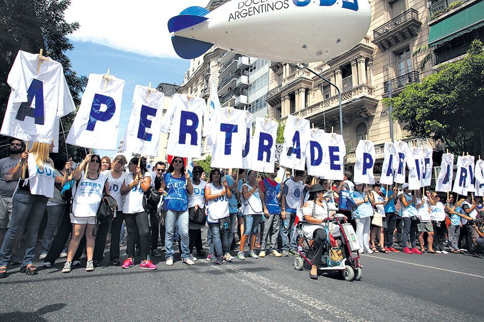 Una jueza intimó a la gobernación para que no aplique los descuentos.