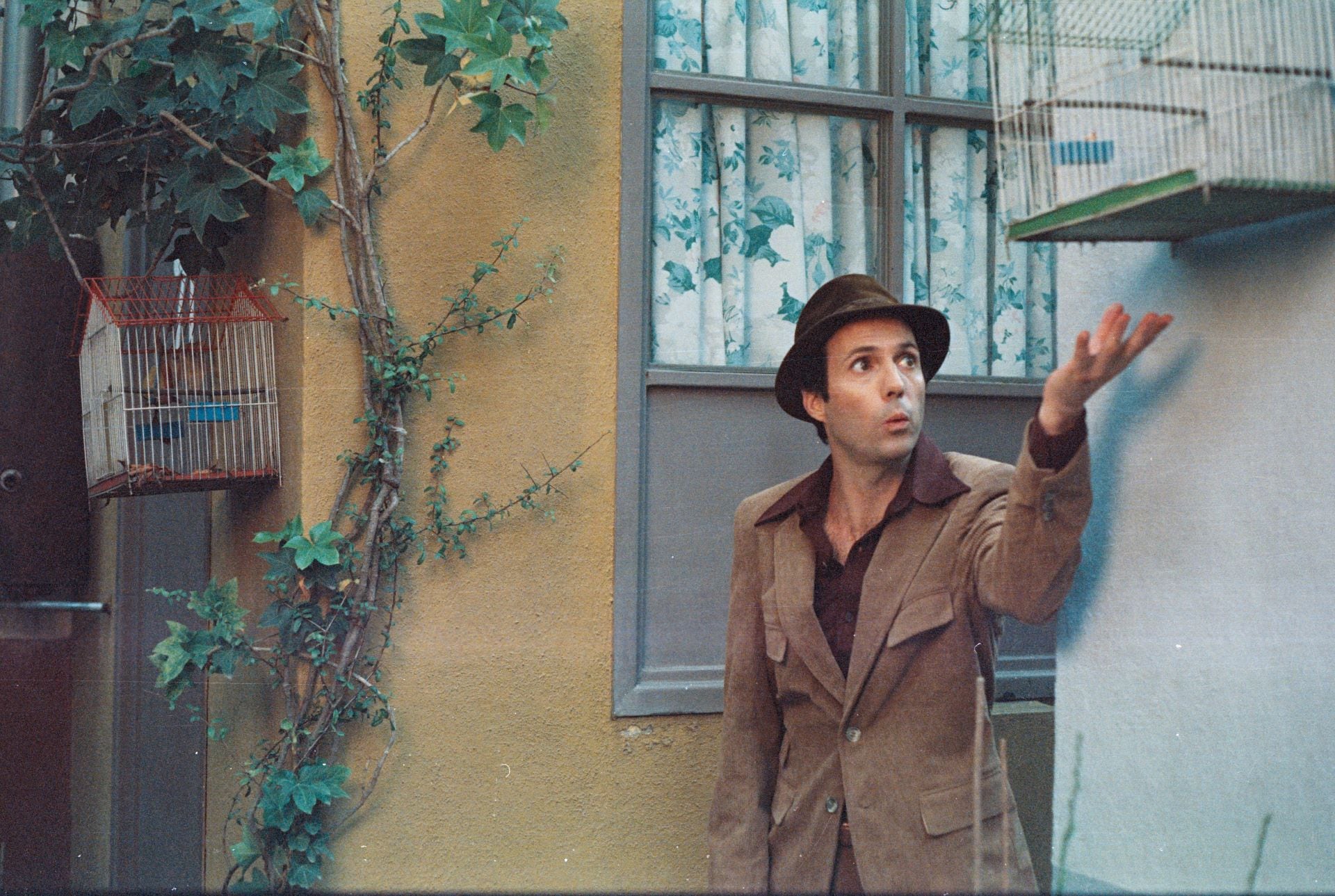 Pablo Cruz Guerrero encarna a Roberto Gómez Bolaños, el creador y protagonista de "El chavo del 8". (Imagen: Max)