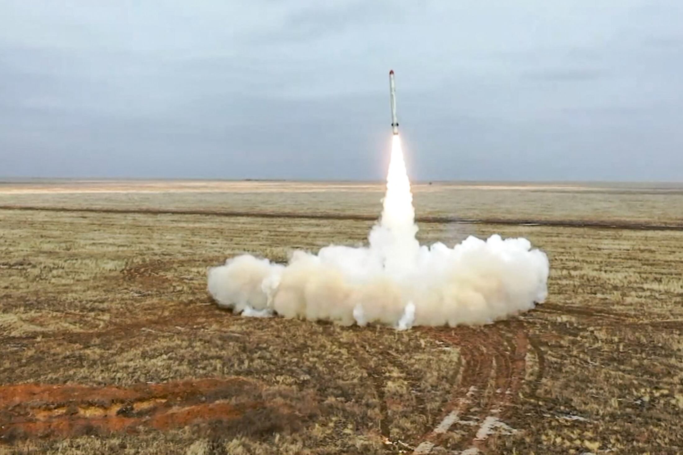 Los ejercicios implicaron disparos de misiles balísticos y de crucero, informó el Kremlin.