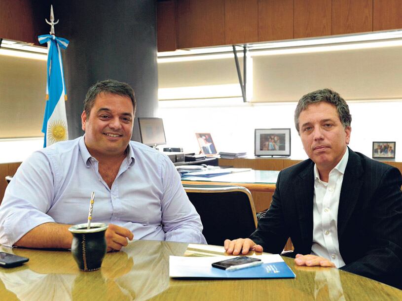 Los ministros Jorge Triacca y Nicolás Dujovne se reunieron ayer para proyectar la reforma laboral.