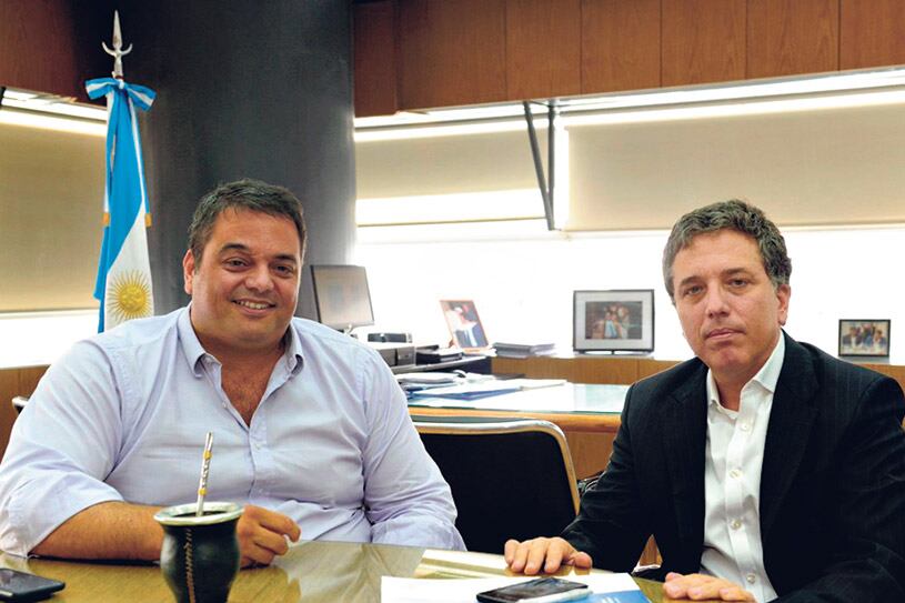 Los ministros Jorge Triacca y Nicolás Dujovne se reunieron ayer para proyectar la reforma laboral.