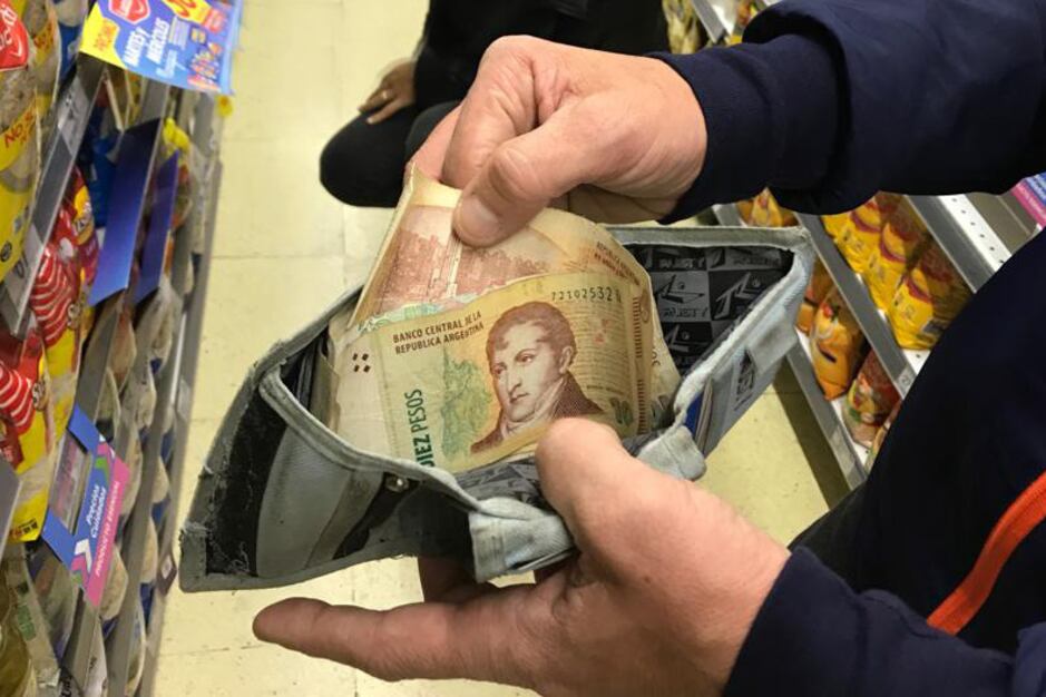 El comercio mayorista aplica un régimen que "modifica" el decreto oficial para salvar la situación: no le cobra el IVA al minorista.