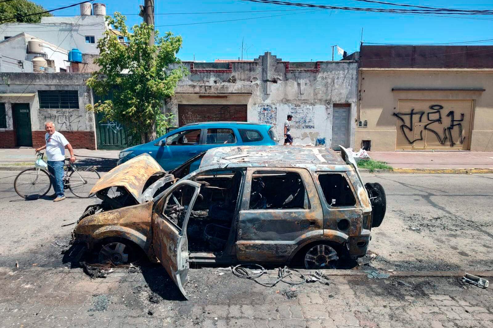 Así quedó el auto de Rubén López en Avellaneda.