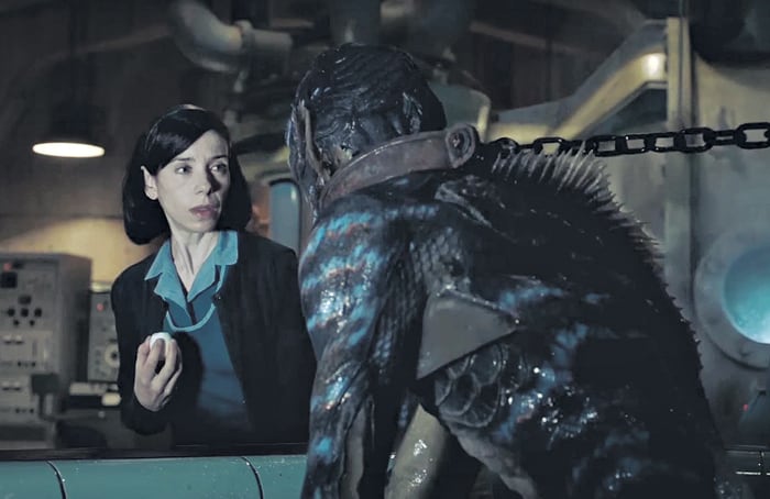 La bella y la bestia: Sally Hawkins y su monstruo en The Shape of Water, de Guillermo del Toro.