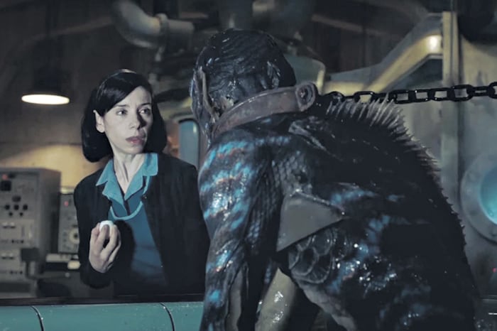 La bella y la bestia: Sally Hawkins y su monstruo en The Shape of Water, de Guillermo del Toro.