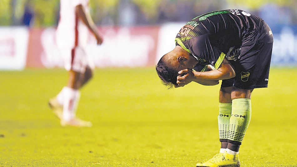 Los jugadores de Defensa y Justicia no pudieron festejar y se llenaron de frustración.
