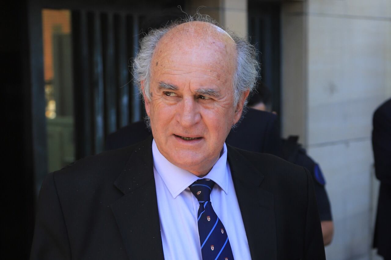 Oscar Parrilli, senador del FdT, afirma que no hubo inversiones de los concesionarios privados para el mejoramiento y expansión del sistema hidroeléctrico.