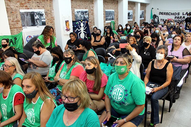 El primer día de paneles y debates fue en el auditorio de ATE Rosario.