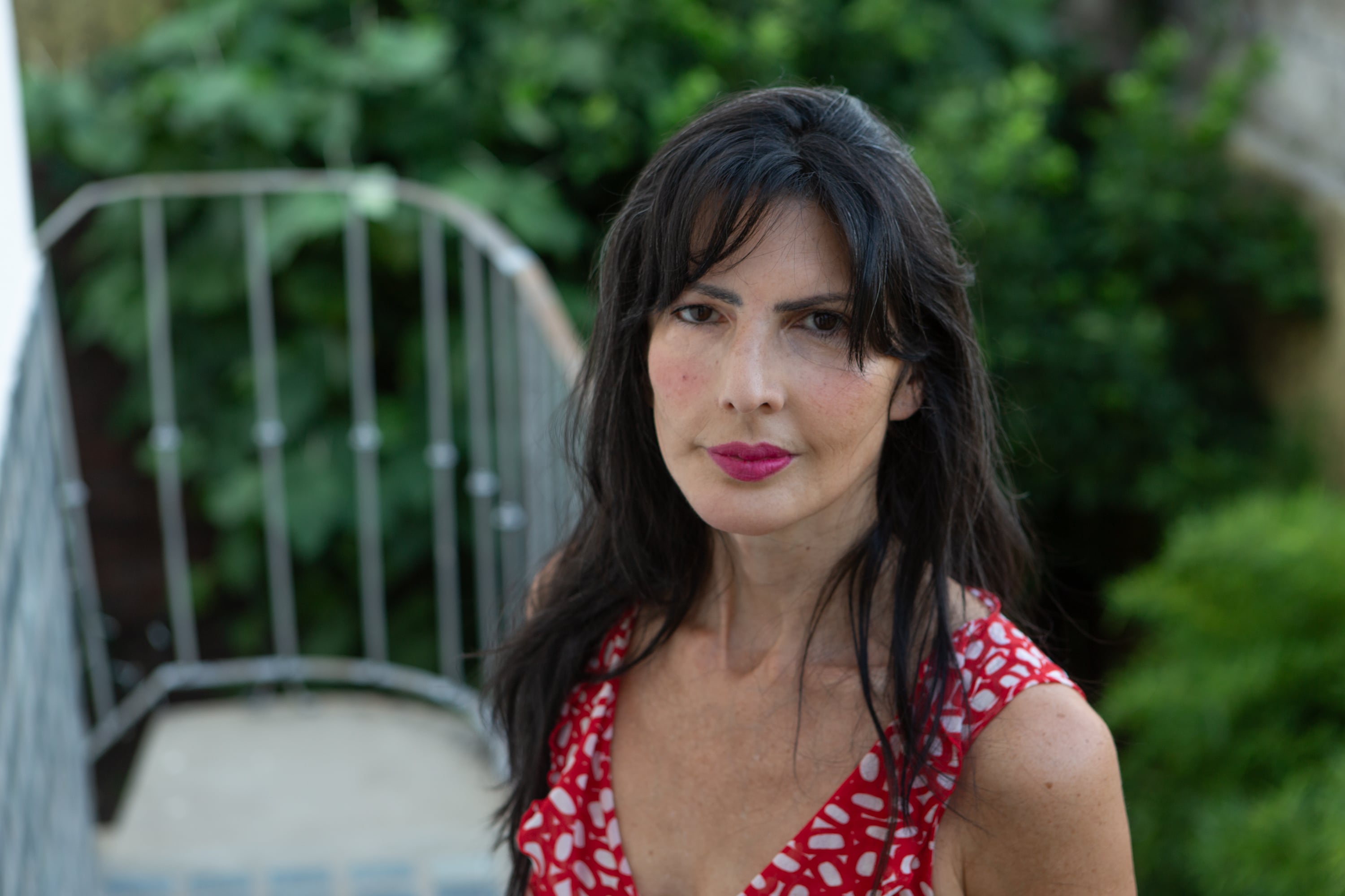 “Sin una estructura fuerte, este libro iba a ser un diario íntimo. Me propuse escribir una historia con tensión y drama doméstico" (Imagen: Ale Guyot)