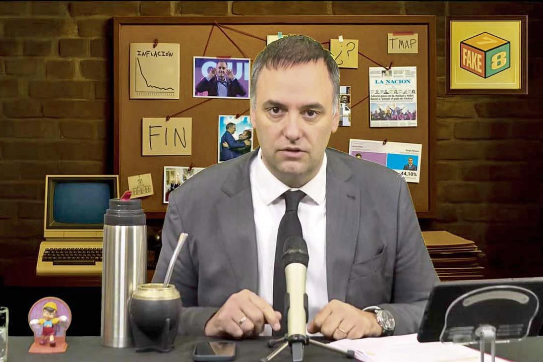 El vocero, Manuel Adorni, ayer en su programa de streaming.