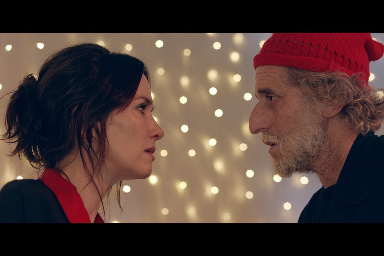 La noche mágica tiene mucho de noche pero poco de magia, al menos para los cuatro protagonistas adultos.