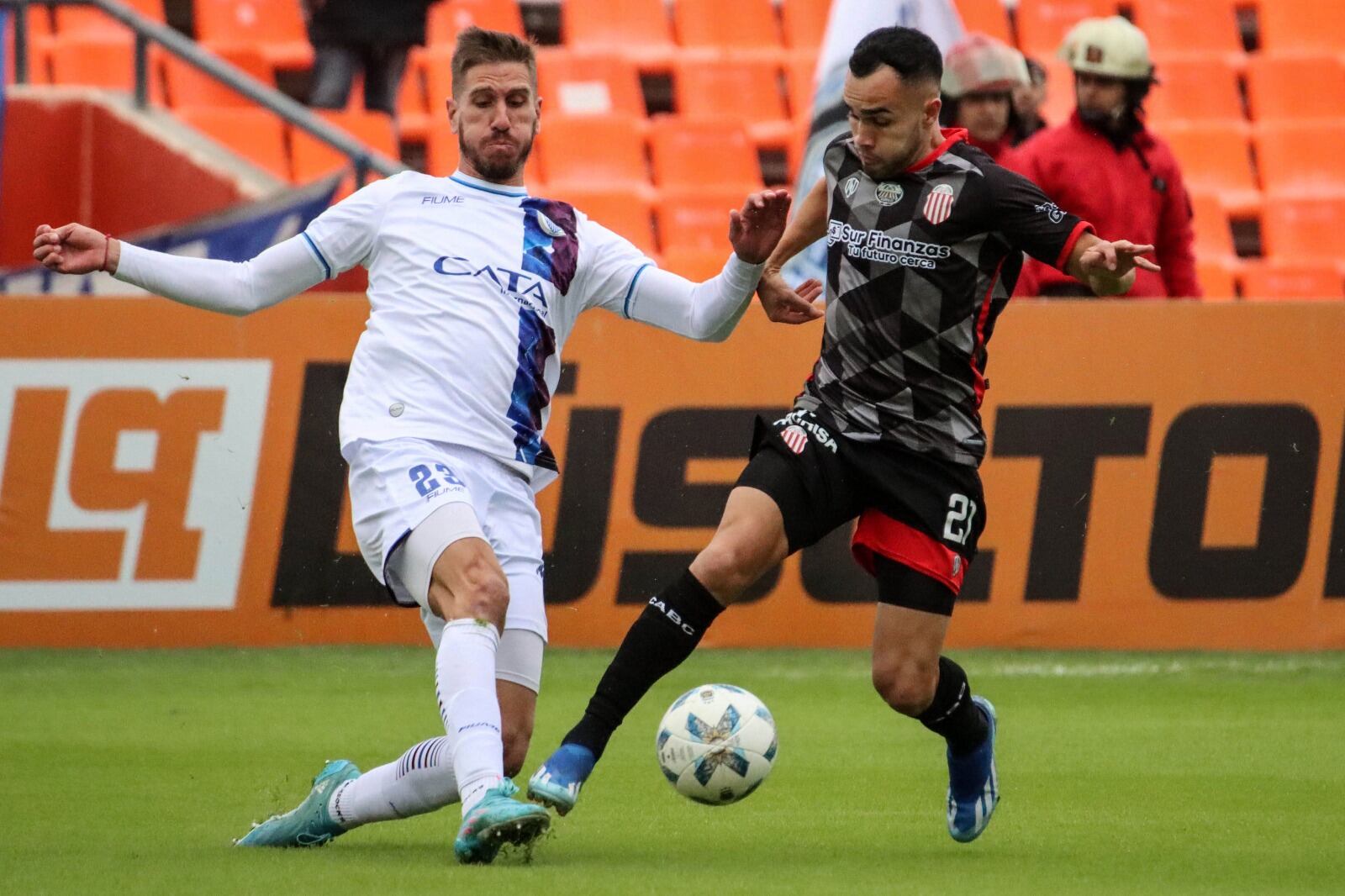 El Guapo fue más que el Tomba en el estreno de ambos en la LPF