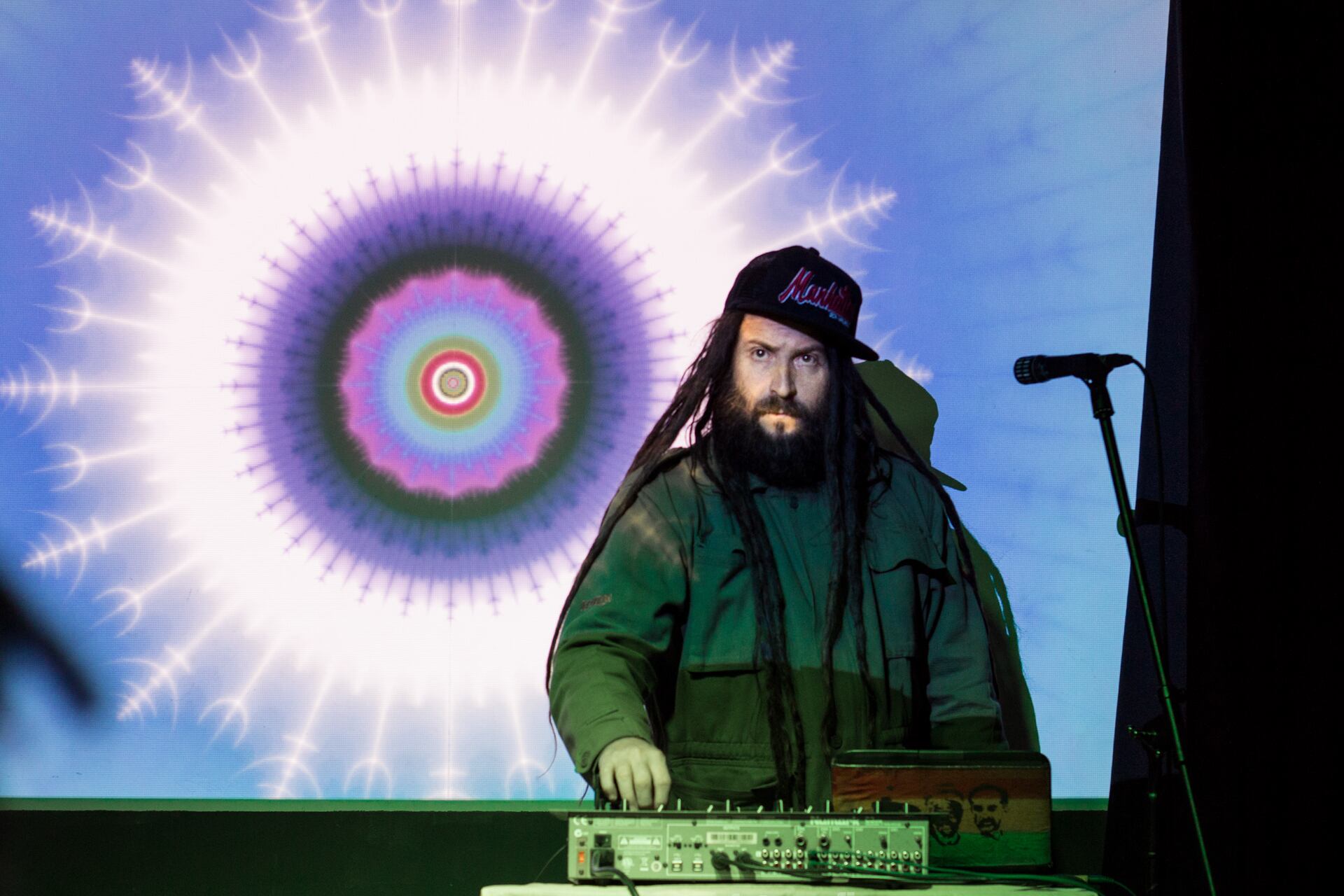 Además de los compilados y su programa de radio, DJ Rasflek edita y difunde reggae desde su sello BVDigital Argentina.